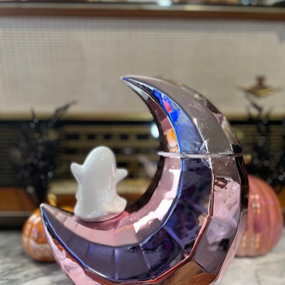 ✨NEW💖Cobwebs and Cauldrons Pink Metallic Ceramic Moon with Ghost Cookie Jar🌙 - Picture 5 of 12